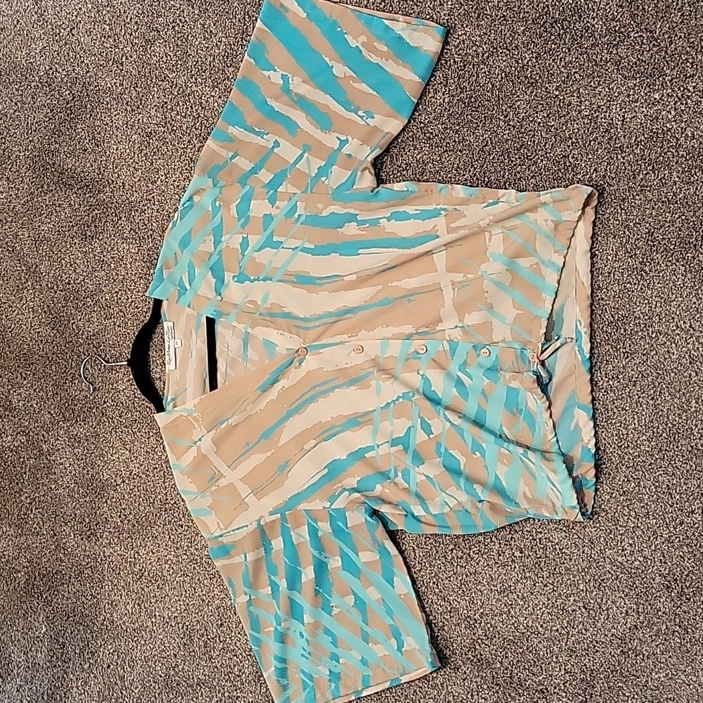 RaMona LaRue Flowy short sleeve top